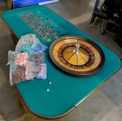 Roulette Table & Wheel